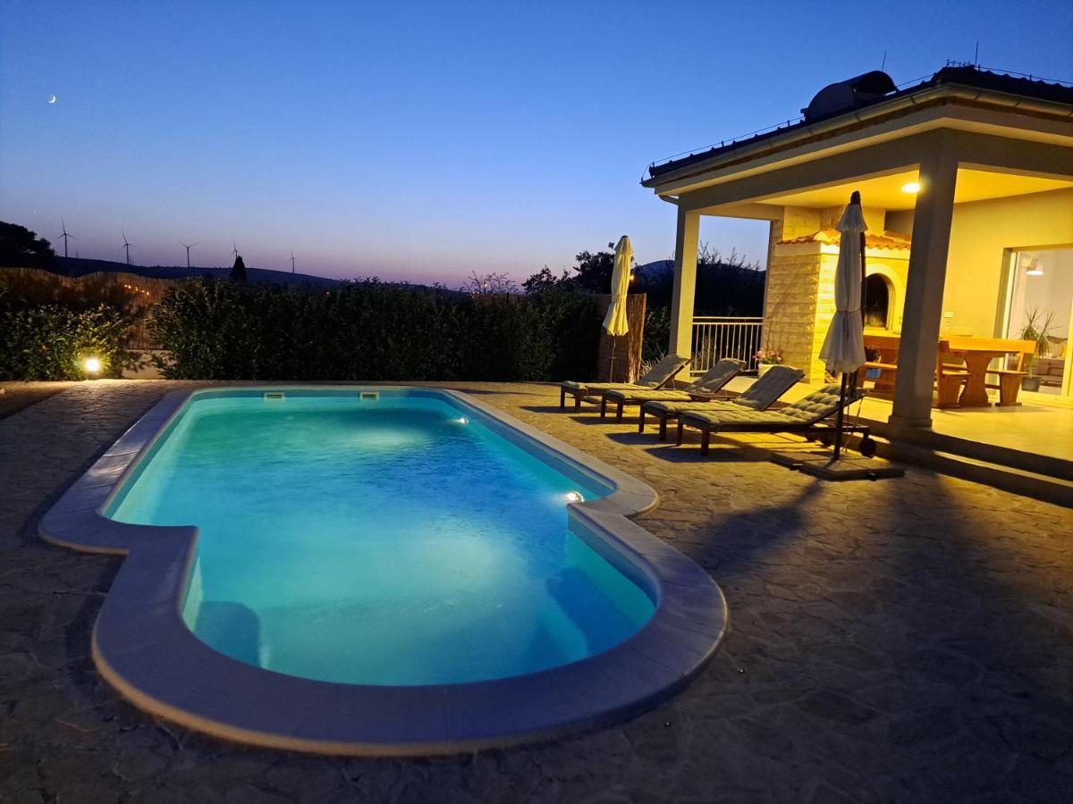 Modern Guest House Rak With Beautiful Pool شيبينيك المظهر الخارجي الصورة