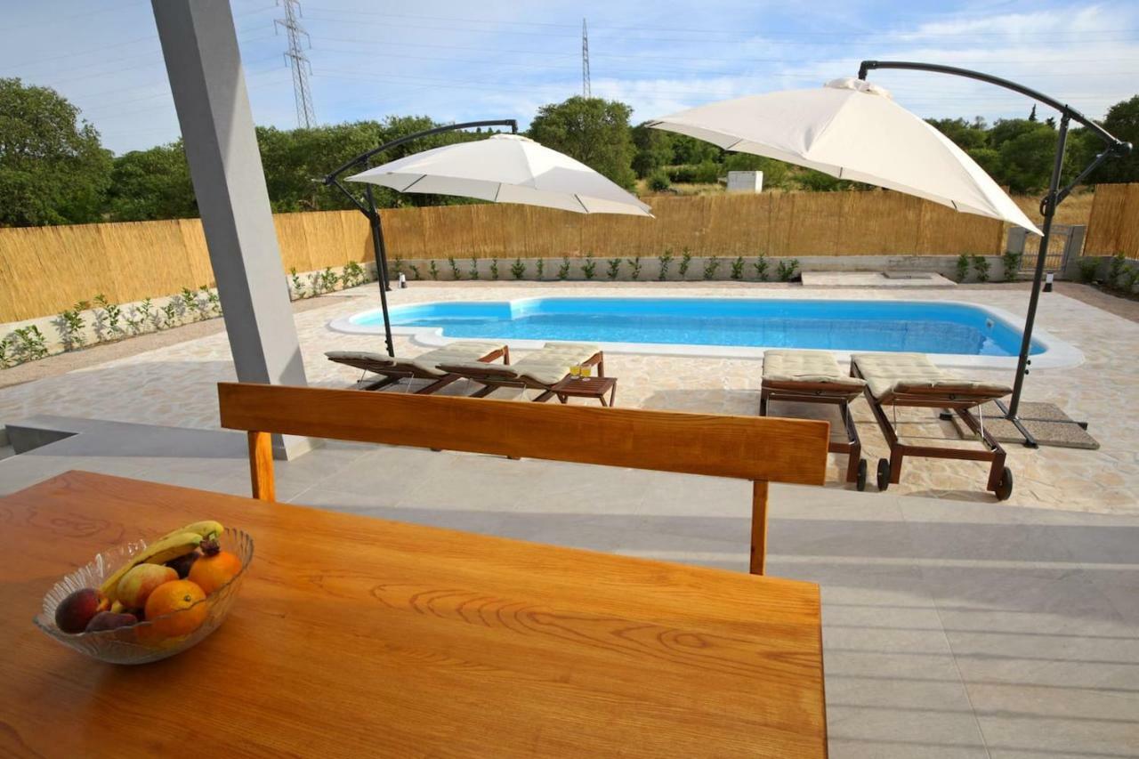 Modern Guest House Rak With Beautiful Pool شيبينيك المظهر الخارجي الصورة