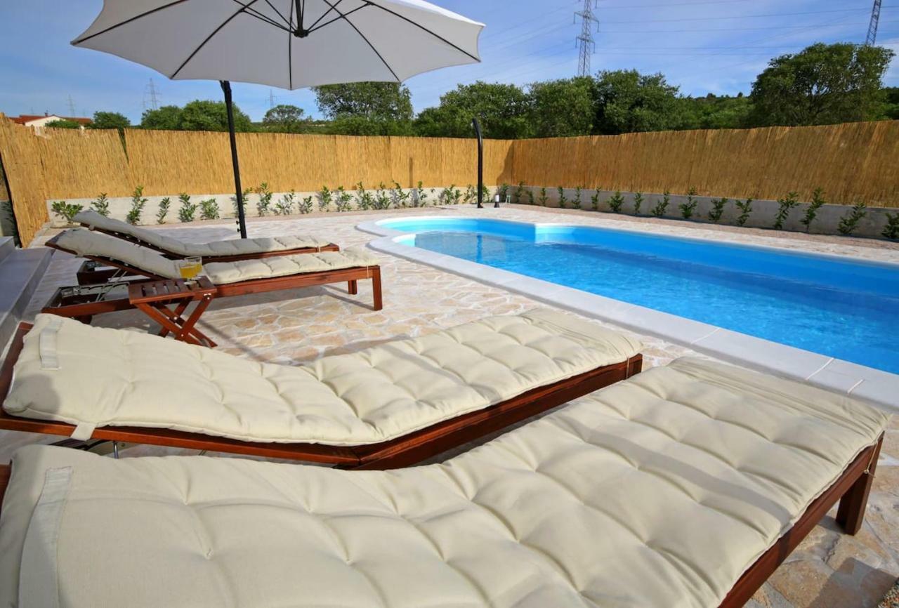 Modern Guest House Rak With Beautiful Pool شيبينيك المظهر الخارجي الصورة